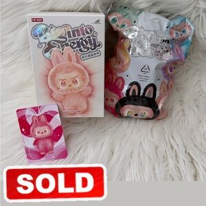 🛑S🚫LD🛑 LABUBU BIG INTO ENERGY LOVE 🩷 PENDANT